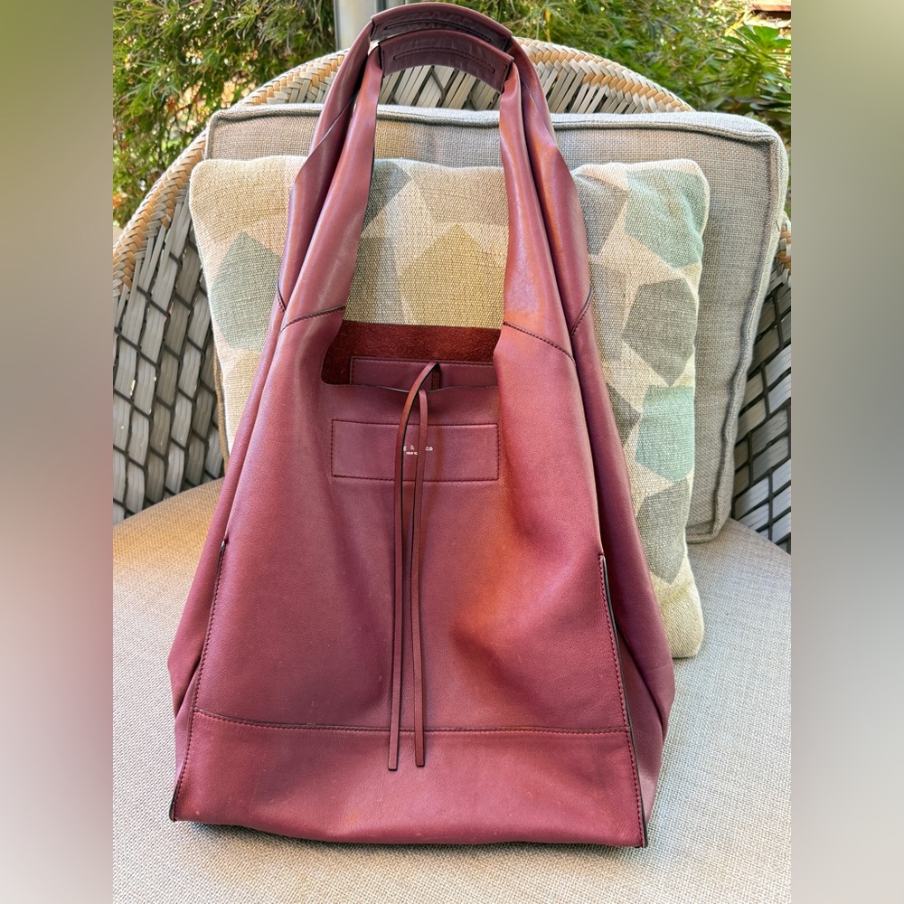 Rag & Bone
Leather Tote Bag burgundy color